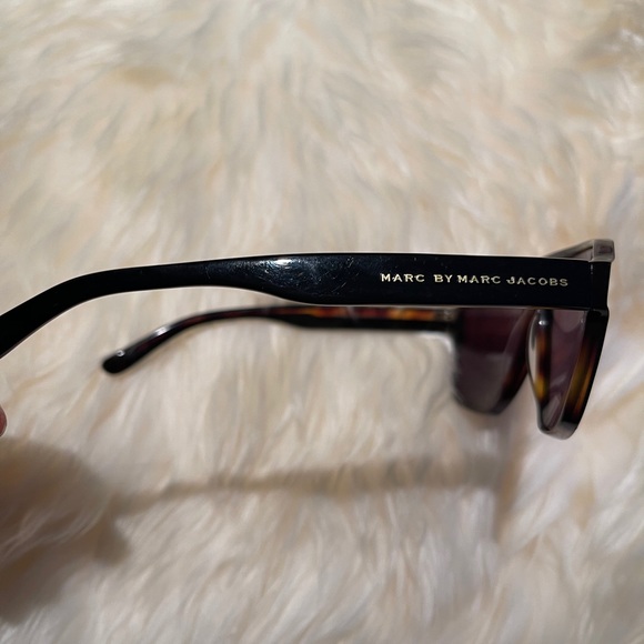 Marc Jacobs Sunglasses 😎🤩 - Picture 6 of 8
